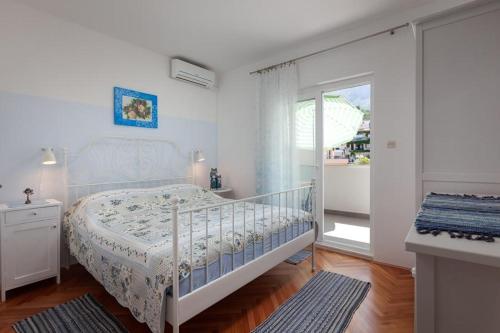 Apartments by the sea Podgora Makarska - 13216 - image 9