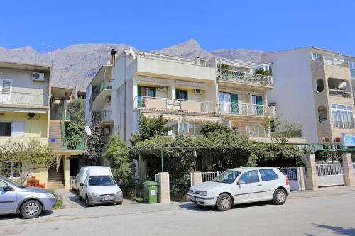 Apartments by the sea Makarska - 13222 - image 14