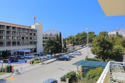 Apartments by the sea Makarska - 13222 - main image