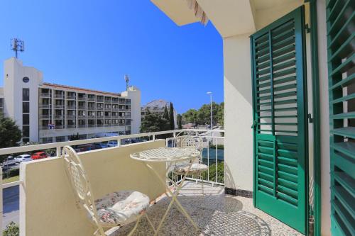 Apartments by the sea Makarska - 13222 - image 6