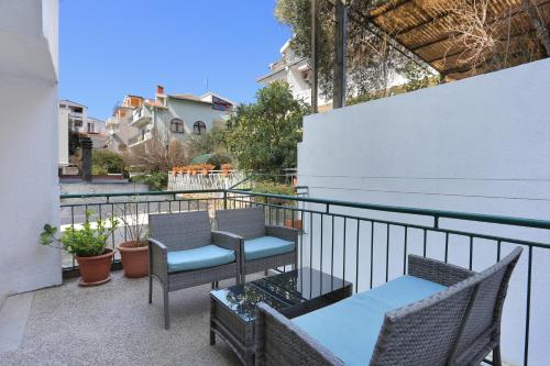 Apartments by the sea Makarska - 13222 - image 11