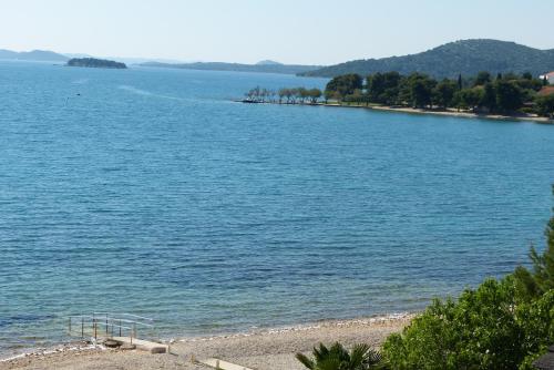 Apartments by the sea Pirovac Sibenik - 13275 - image 8