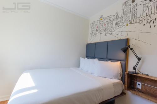 Queen Room image 8