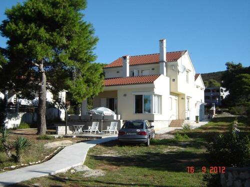 Apartments by the sea Brgulje, Molat - 13318 - Molat