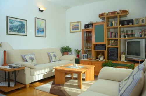Apartments with a parking space Split - 13335 - image 5