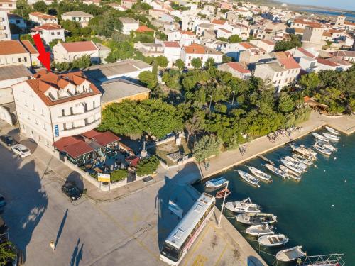 Apartments by the sea Pag - 13329 - Location saisonnière - Pag