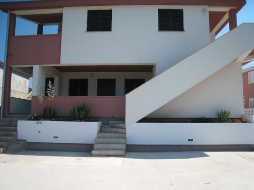 Apartments by the sea Nin, Zadar - 13133 - Location saisonnière - Nin