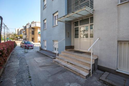 Apartments with a parking space Split - 13347 - image 6