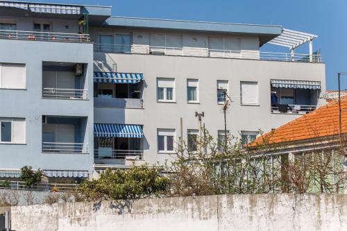Apartments with a parking space Split - 13347 - image 7