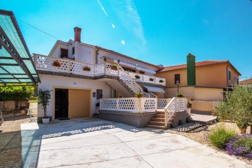  Apartments with a parking space Malinska (Krk) - 13219 in Malinska