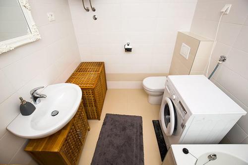 Apartments with WiFi Split - 13373, Split (photo 7)