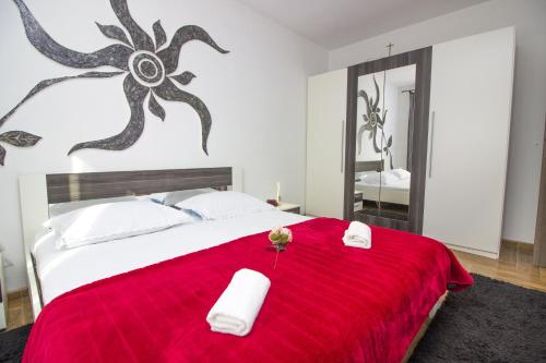 One-Bedroom Apartment with Terrace image 5