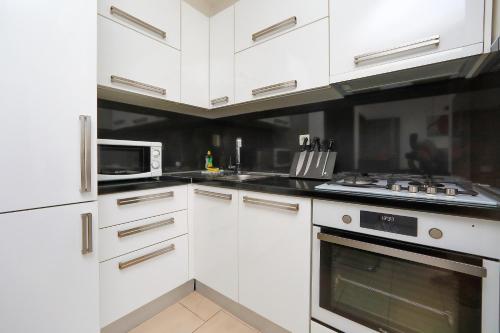 One-Bedroom Apartment with Terrace image 3