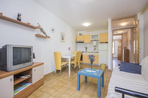 Apartments by the sea Pula - 13401 - image 5