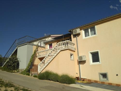 Apartments with a parking space Maslenica, Novigrad - 13405 - Location saisonnière - Jasenice