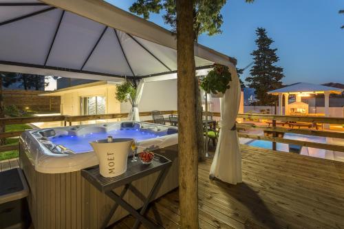 Luxury villa with a swimming pool Split - 13408 - image 8