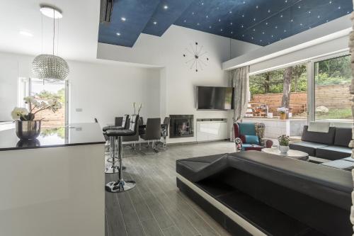 Luxury villa with a swimming pool Split - 13408 - image 11
