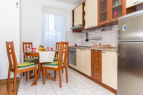 Apartments with WiFi Split - 13415 - image 9