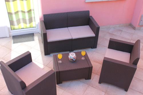 Apartments with a parking space Pula - 13416 - image 4