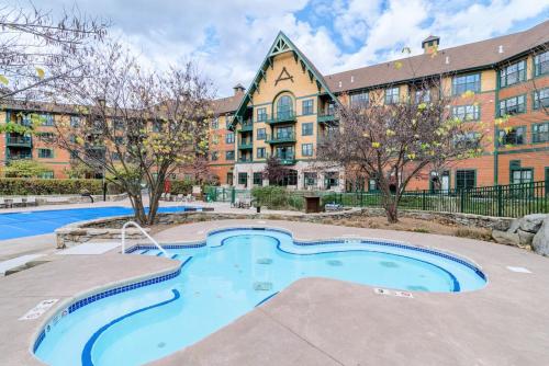 Mountain Creek Resort at Appalachian Hotel - Pool & Hot Tub