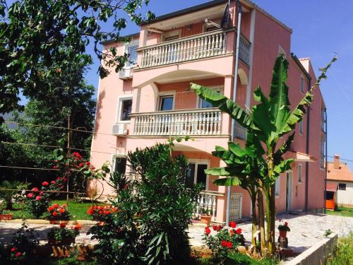 Apartments with a parking space Valbandon Fazana - 13429 Fažana