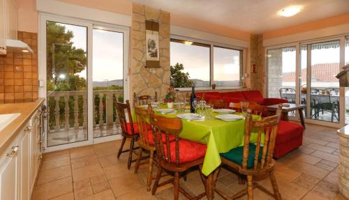 Létesítmények, Seaside house with a swimming pool Okrug Donji, Ciovo - 13428 in Okrug Donji