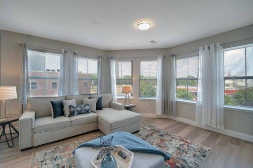 Beautiful 2BR Apt/EWR Airport/King /Free Parking in Newark, USA