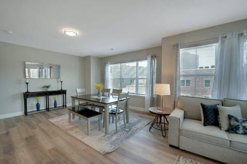 Beautiful 2BR Apt/EWR Airport/King /Free Parking in Newark, USA