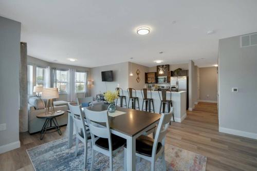 Beautiful 2BR Apt/EWR Airport/King /Free Parking in Newark, USA