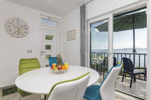 One-Bedroom Apartment with Terrace and Sea View image 10