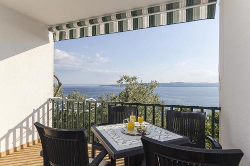 Apartments with parking space Brela Makarska - 11687 - image 2