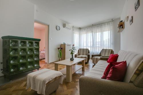 Apartments by the sea Pula - 13502 - image 9