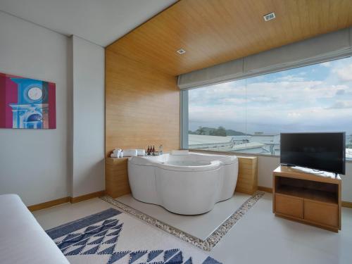 room detail thumbnail 2