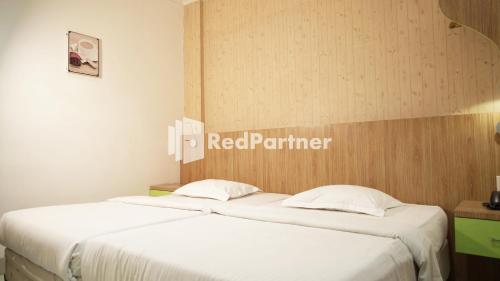 B&B Medan - Wisma Sederhana Mitra RedDoorz - Bed and Breakfast Medan