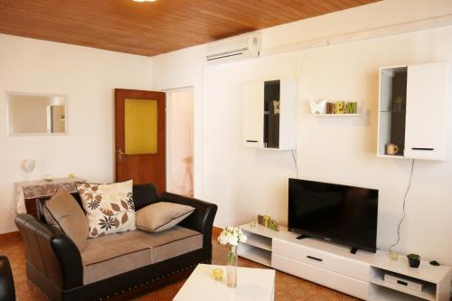 Apartments with a parking space Split - 13579 - image 5