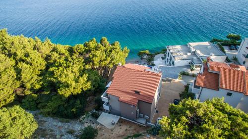 Apartments by the sea Medici Omis - 13634 - image 2