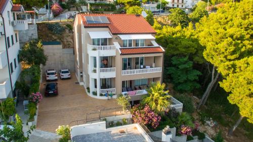 Apartments by the sea Medici Omis - 13634 - image 4