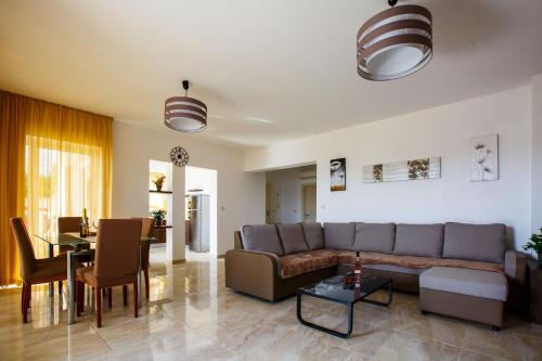 Apartments by the sea Medici Omis - 13634 - image 5