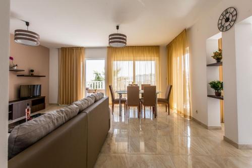 Apartments by the sea Medici Omis - 13634 - image 11