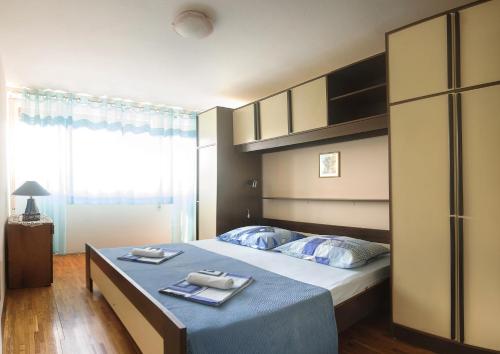 Apartments with WiFi Split - 13650 - image 6