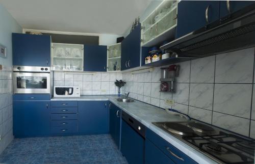Apartments with WiFi Split - 13650 - image 9