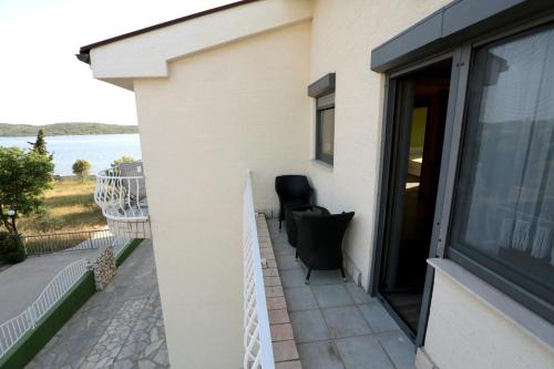 Apartments and rooms by the sea Pirovac Sibenik - 13654 - image 2