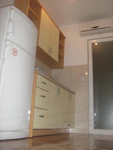 Apartment Gradac 13681b - image 7