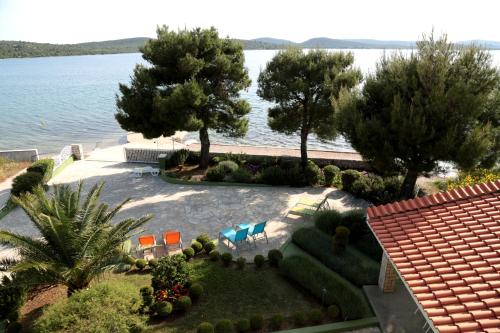 Family friendly seaside apartments Pirovac Sibenik - 13692 - image 9