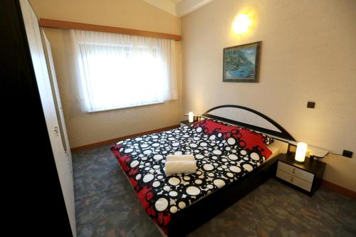 Family friendly seaside apartments Pirovac Sibenik - 13692 - image 11