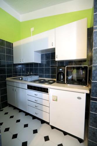 Family friendly seaside apartments Pirovac Sibenik - 13692 - image 6