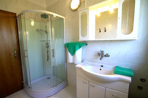 Family friendly seaside apartments Pirovac Sibenik - 13692 - image 13