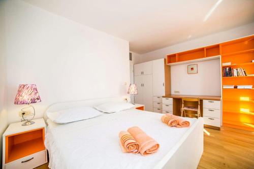 Apartments by the sea Bol Brac - 13665 - image 3