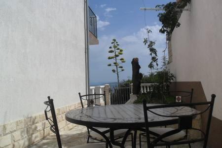 Apartments by the sea Pisak, Omis - 13716