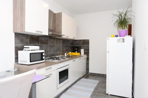 Apartments with WiFi Split - 13723 - image 10